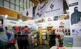 戶外用品漸成時尚新寵，鞋帽零售業迎來跨界融合新機遇